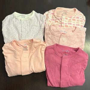 LOT OF MAGNETIC ME ONESIE PAJAMAS (5)